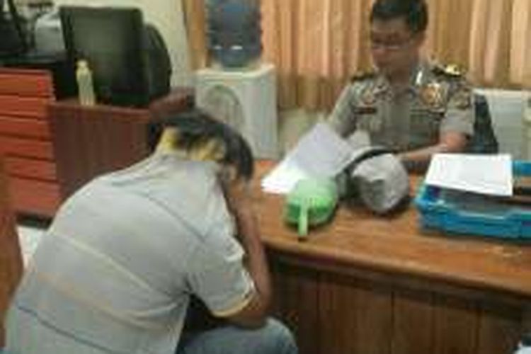 Pelaku Muhammad Roem saat diperiksa di kantor KP3 Bandara.