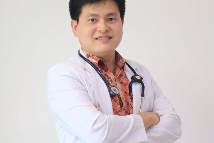 dr. Yanuar Saputra Widjaja, M.Kes, Sp.A, dokter spesialis anak dari RS Lira Medika Karawang