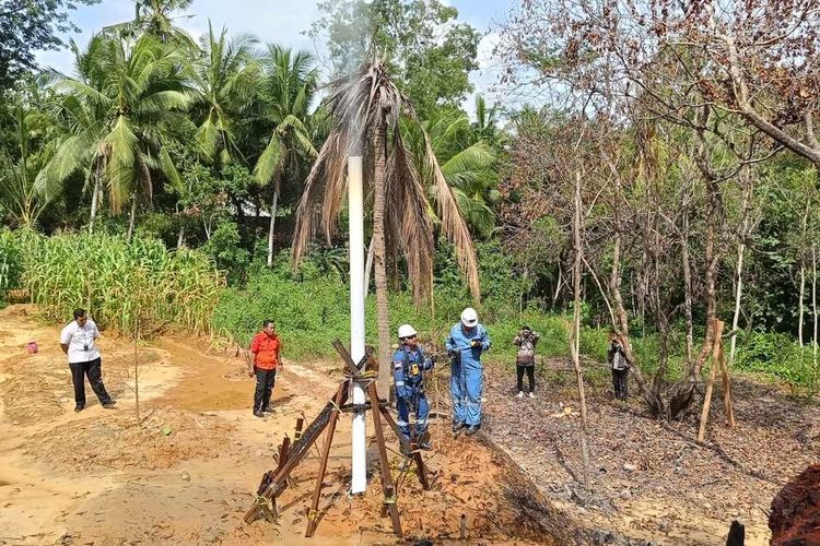 Sumur bor yang menyemburkan gas di Desa Kadur, Kecamatan Kadur, Kabupaten Pamekasan, Jawa Timur, tidak membahayakan bagi masyarakat sekitar dari hasil uji sementara Dinas ESDM Jawa Timur dan SKK Migas.