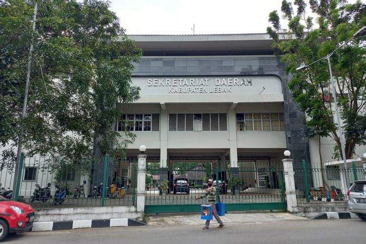 Komplek perkantoran Bupati Lebak ditutup lima hari setelah 25 pegawai terpapar Covid-19, Senin (22/2/2021)