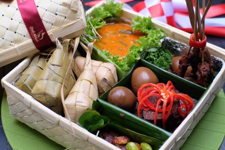 Besek Idul Adha dari Restoran Kedai Sirih Merah.