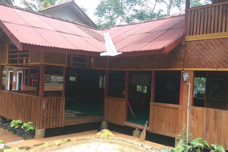 Bangunan tempat merukiah, merehabilitasi caleg depresi di Padepokan Maung Bodas, Kabupaten Ciamis.