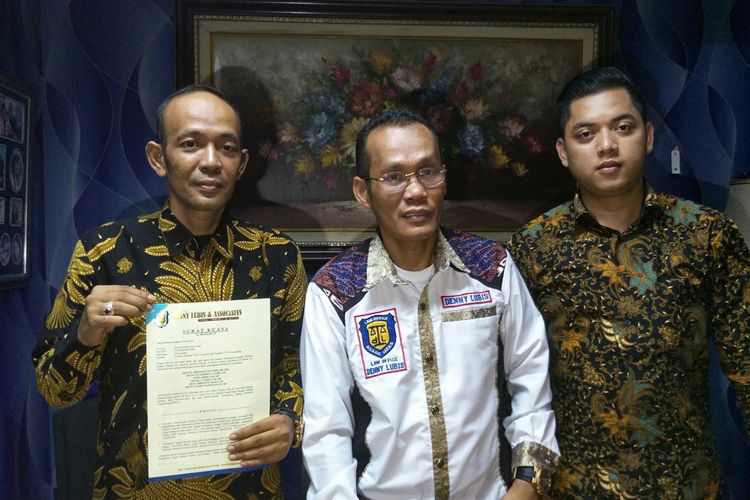 Denny Lubis dan dua rekannya, selaku tim kuasa hukum dari Rizal Djibran, mengadakan jumpa pers di kantor mereka di Graha Samali, Kalibata, Jakarta Selatan, Jumat (2/3/2018).
