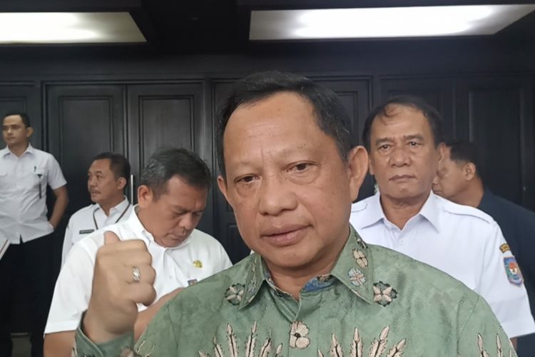 Menteri Dalam Negeri (Mendagri) Tito Karnavian resmi mengusulkan Peraturan Pemerintah Pengganti Undang-undang (Perppu) Pilkada kepada Komisi II DPR