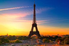 Dilarang Memotret Menara Eiffel Saat Malam, Kenapa?