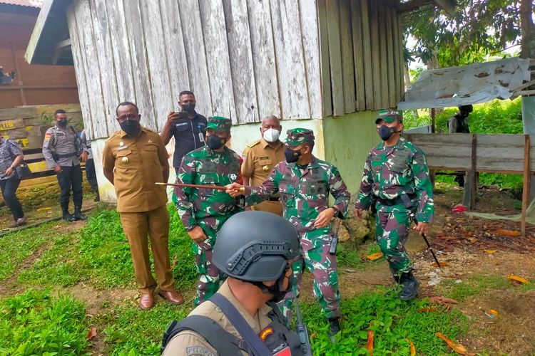 Pangdam bersama rombongan tinjau TKP Posramil Kisor