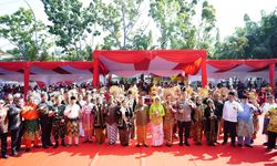 Pesan Gubernur Riau di Parade Bhinneka Tunggal Ika Pekanbaru