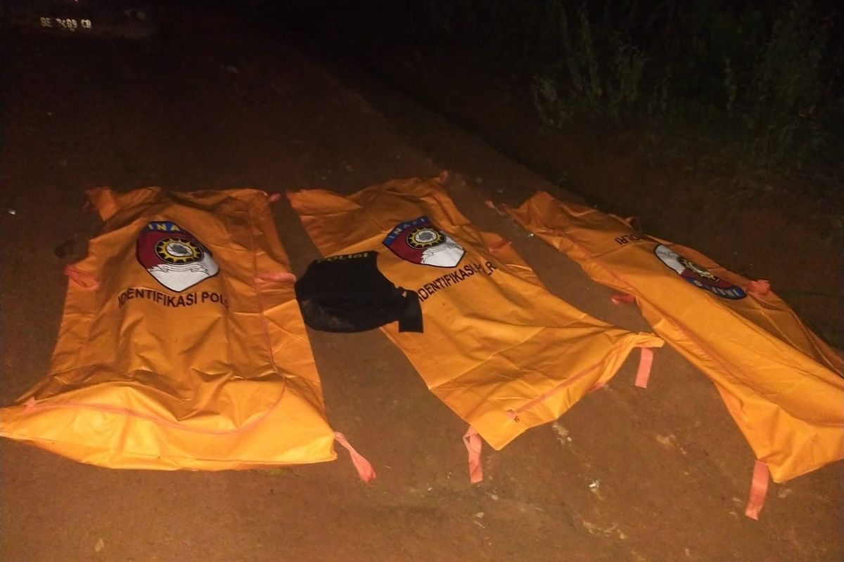 Jenazah tiga polisi yang tewas usai gerebek arena sabung ayam