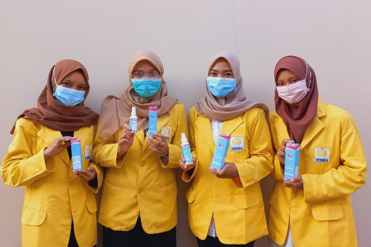 Mahasiswa Universitas Negeri Semarang (Unnes) membuat inovasi mengubah cangkang telur menjadi produk kosmetik face spray yang memiliki berbagai manfaat.