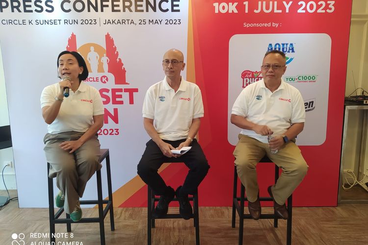 Berfoto dari kiri ke kanan, Race Director Circle K (CK) Sunset Run 2023 Riena Tambunan, Corporate Affair Director Circle K Indonesia Gunawan Indrobaskoro, dan Corporate Communications Director Danone Indonesia Arif Mujahidin memberikan penjalasan pelaksanaan Circle K Sunset Run 2023 di Jakarta, Kamis (25/5/2023).

Circle K Sunset Run 2023 berlangsung pada 1 Juli 2023 di Pantai Mertasari, Sanur, Provinsi Bali.

Pada 2 Juli 2023, Circle K, Danone Indonesia, Banjar Mertasari, dan warga masyarakat berikut komunitasi lari menanam 1000 bibit bakau atau mangrove di Pantai Mertasari.
