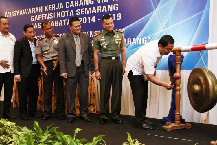 Walikota Semarang Hendrar Prihadi saat membuka Musyawarah Kerja Gapensi Cabang VIII Tahun 2017, Rabu (10/5/2017) di Grand Candi Hotel, Semarang.