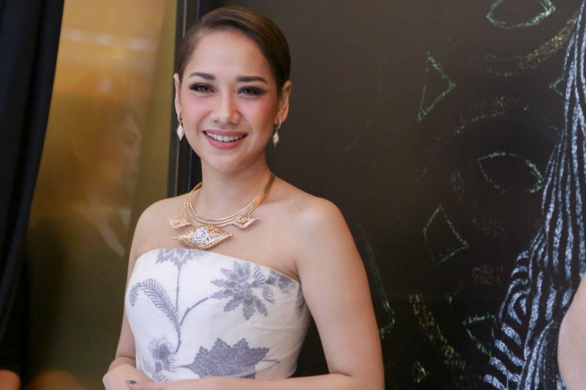 Penyanyi dan aktris Bunga Citra Lestari yang kini menjadi brand ambassador The Palace Jeweler.