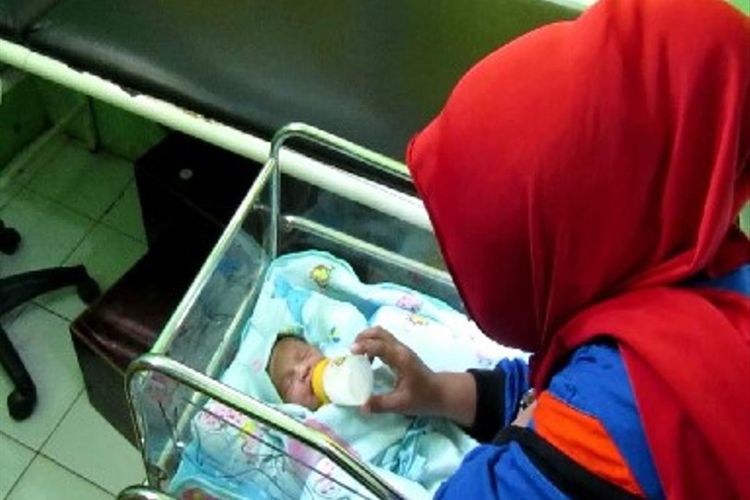 Bayi Hidup Di Pos Kamling Gegerkan Warga Majene