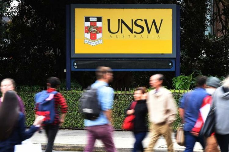 UNSW telah memberhentikan sejumlah staf karena penghasilannya yang menurun dari mahasiswa internasional, yang kebanyakan berasal dari China.