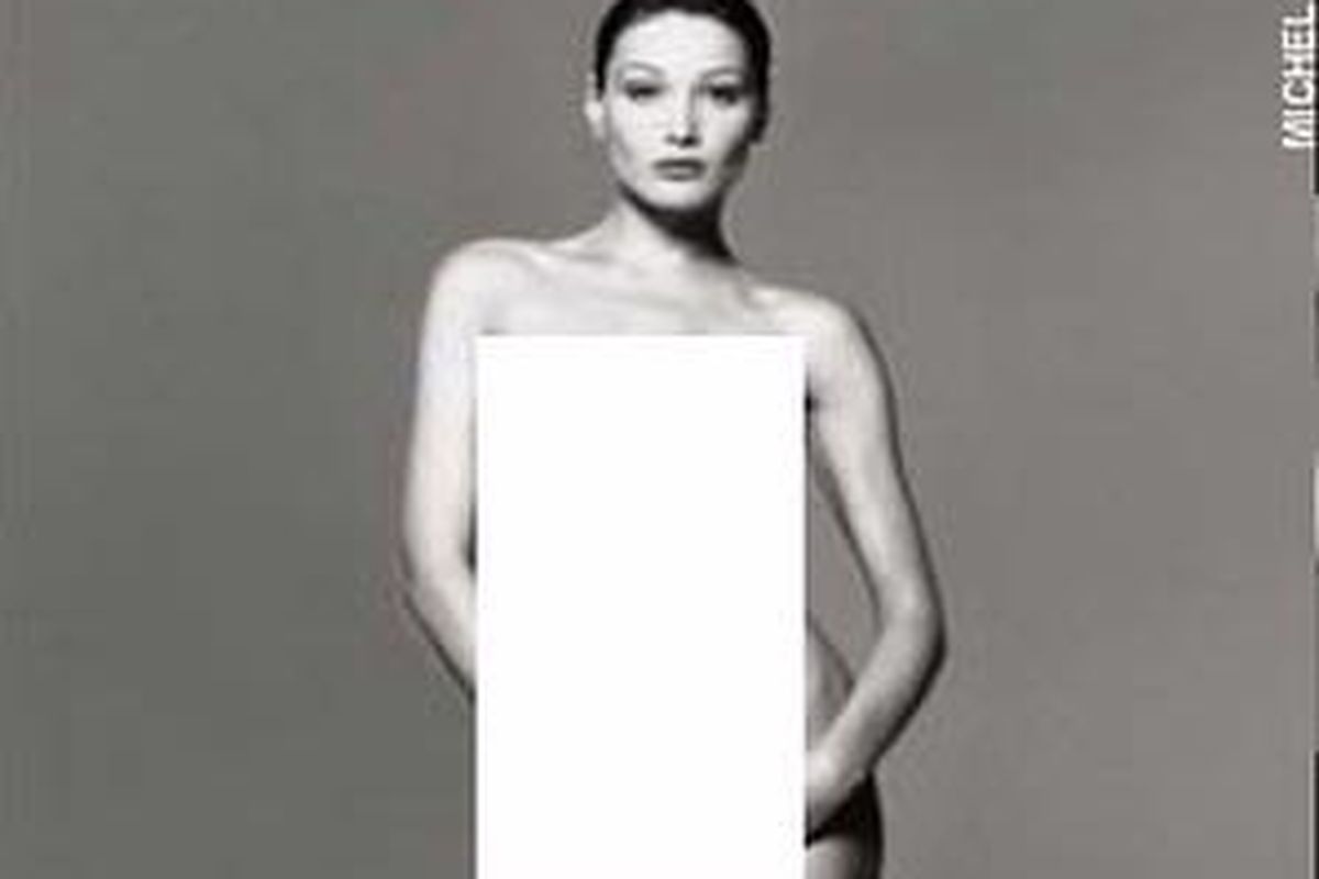 Foto telanjang Carla Bruni yang diambil pada 1993 dan sekarang dijual di balai lelang Christie's.