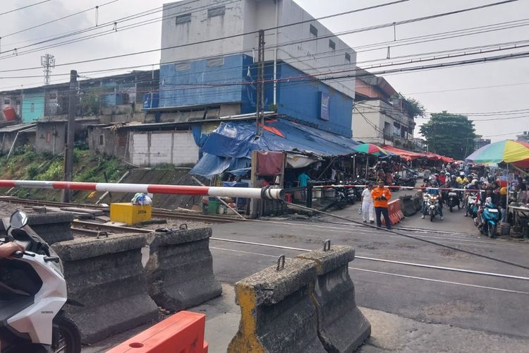Pengendara Sering Terobos Pelintasan Kereta MA Salmun Bogor, Kini Dipasangi Palang