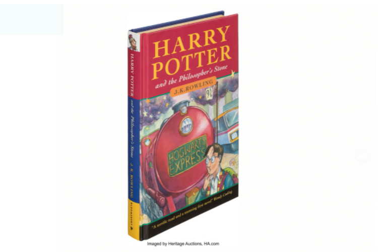 Salinan edisi pertama Harry Potter and the Philosopher's Stone karya J. K. Rowling yang terjual seharga 471.000 dollar AS di lelang di Amerika Serikat terlihat dalam foto selebaran tak bertanggal. Heritage Auctions/Handout via Reuters.