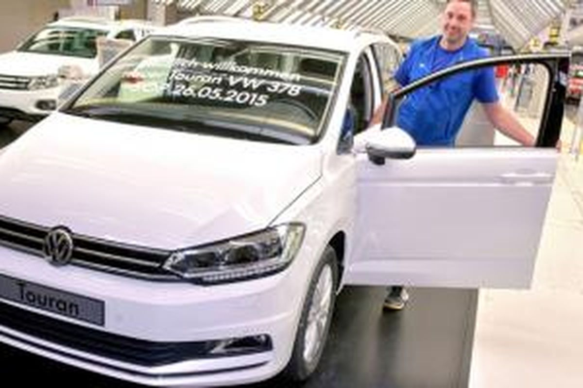 Volkswagen Touran terbaru keluar dari jalur produksi.