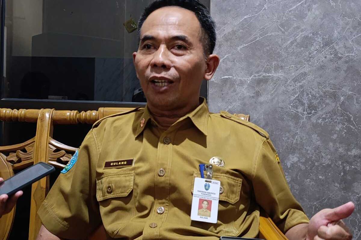 Gulang Winarno, Kepala Dinas Lingkungan Hidup Kabupaten Ponorogo, Jawa Timur yang terancam sanksi non-job lantaran diduga melanggar netralitas ASN saat Pilkada serentak 2024. Ia telah menyampaikan sanggahan setelah diberi waktu 14 hari sejak SK Bupati Ponorogo tentang hukuman disiplin itu diterima sejak Jumat (14/2/2025).
