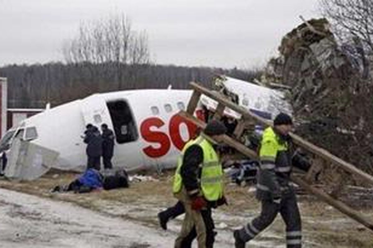 Sebelum peristiwa ini, pesawat Tupolev mengalami mati mesin, kemudian mendarat darurat di Bandara Domodedovo, Moskow, 5 Desember 2010. Pesawat berpenumpang 155 orang itu tergelincir, 2 orang tewas dan belasan orang luka.