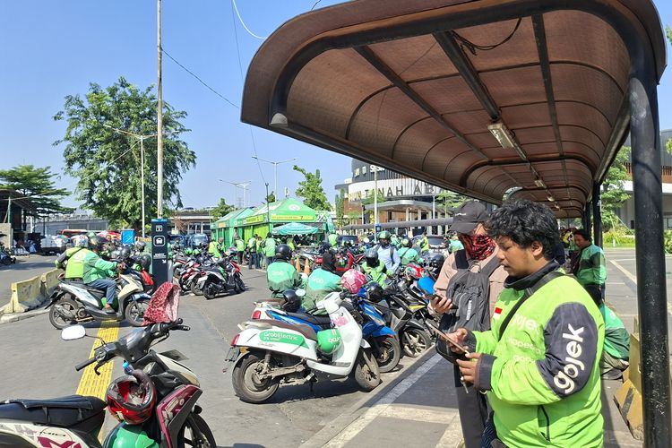 Komisi Ojol Turun Jadi 8 Persen, Mengapa Driver Masih Enggan Ambil Order Penumpang?