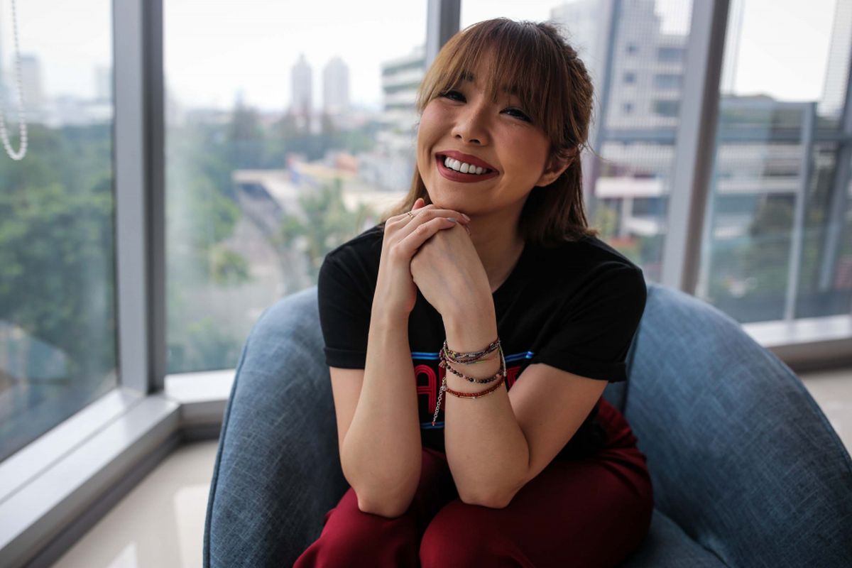 Gisella Anastasia berpose saat media visit film Laundry Show di Menara Kompas, Palmerah, Jakarta Barat, Rabu (23/01/2019). Melibatkan sejumlah stand up comedian dan pelawak, film Laundry Show ini akan tayang pada 7 Februari 2019 mendatang.