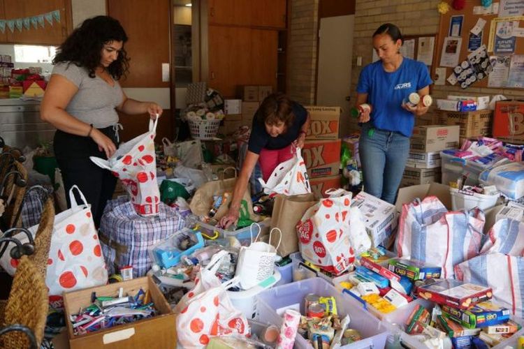 Lembaga amal seperti Jesuit Refugee Service Australia sudah kekurangan dana dan kewalahan memberikan bantuan.