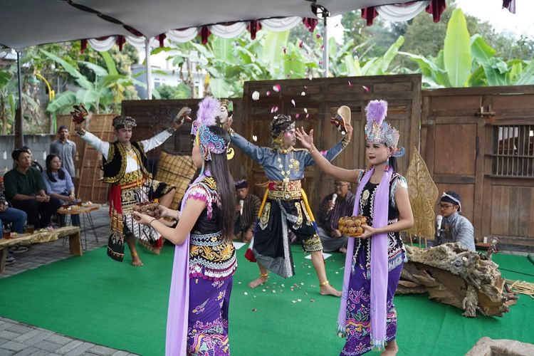 Kesenian Wonosobo yang akan Tampil di Harmoni Budaya Wonosobo di Anjungan Jawa Tengah, Taman Mini Indonesia Indah (TMII), Jakarta, pada Minggu, 16 November 2025 pukul 10.00 WIB.