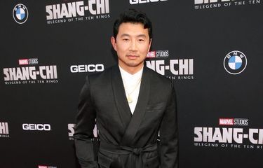 Aktor Simu Liu menghadiri pemutaran perdana Shang-Chi and the Legend of the Ten Rings di El Capitan Theatre, Los Angeles, California, pada 16 Agustus 2021. 