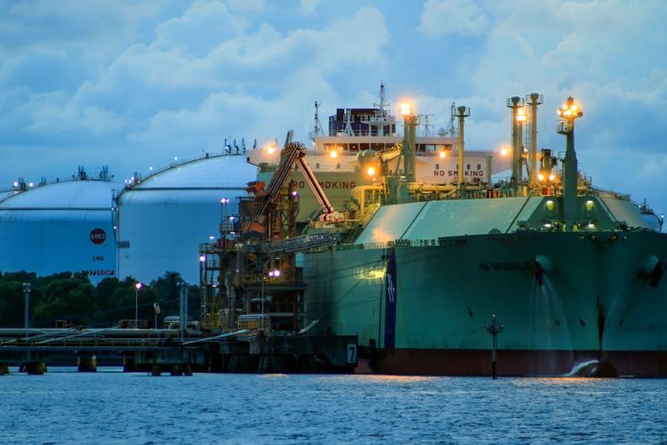PT Perusahaan Gas Negara Tbk (PGN) melalui cucu usaha PT Perta Arun Gas (PAG), menjalankan proyek revitalisasi tangki liquefied natural gas (LNG) Arun F-6004 di Aceh.