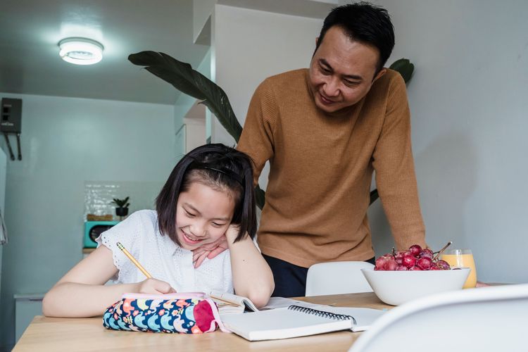 Pengaruh Pujian pada Perkembangan Anak, Ini Jenis yang Perlu Dihindari