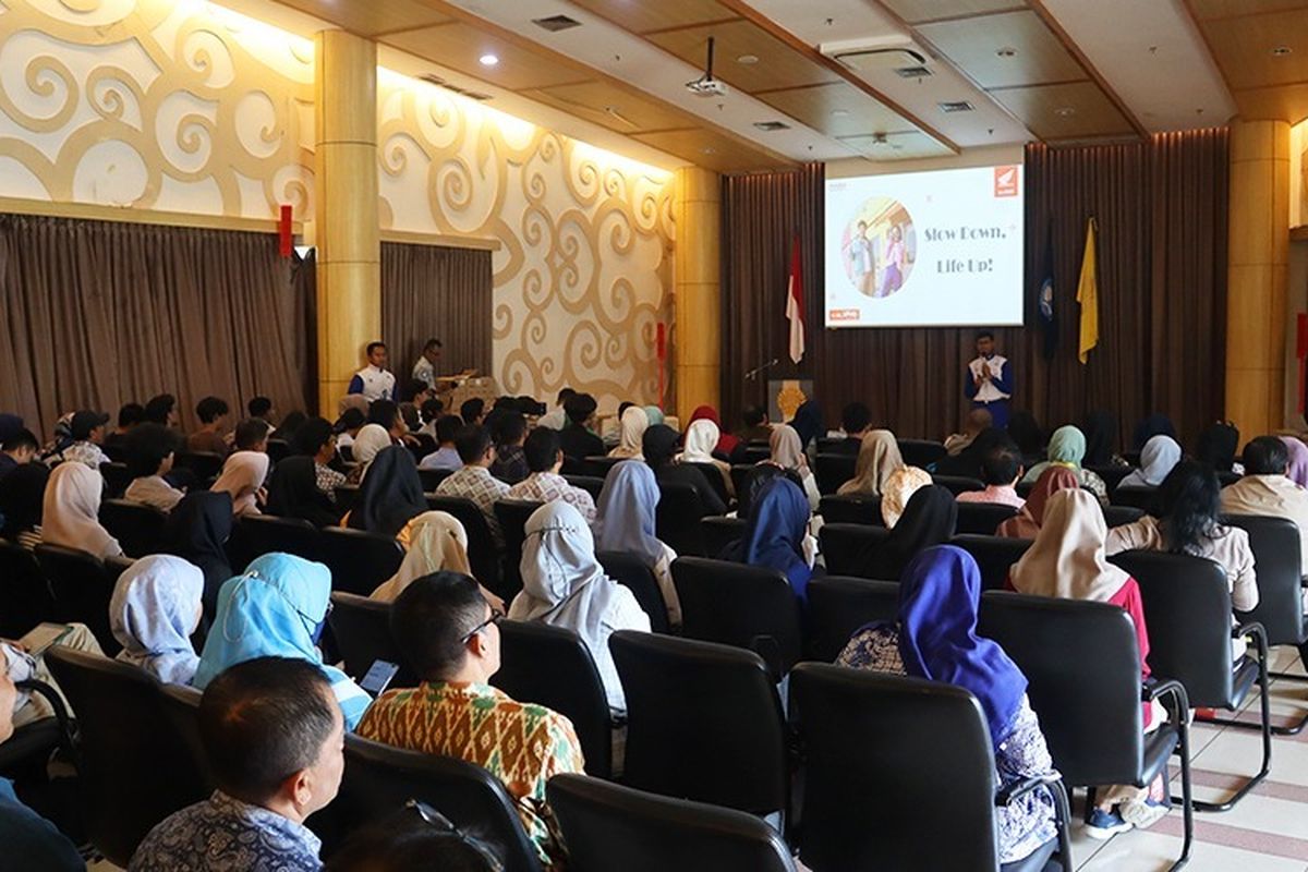 Ratusan mahasiswa UI mengikuti seminar keselamatan berkendara, didukung PT AHM, WMS, Jasa Raharja, dan Polda Metro Jaya.