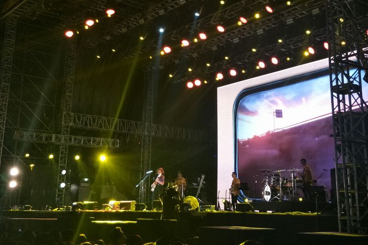 Penyanyi Eva Celia tampil di We The Fest Stage hari kedua di Jiexpo, Kemayoran, Jakarta Pusat (20/7/2019).