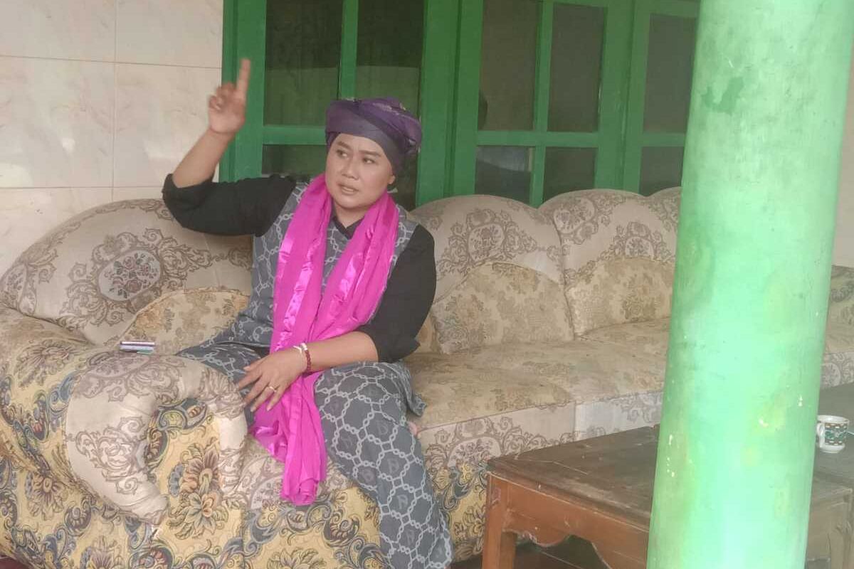 Calon Gubernur Jawa Timur Nomor urut 1 Luluk Nur Hamidah, saat ditemui di kediaman keluarga besarnya Desa Brodot, Kecamatan Bandar Kedungmulyo, Kabupaten Jombang, Jawa Timur, Rabu (27/11/2024).