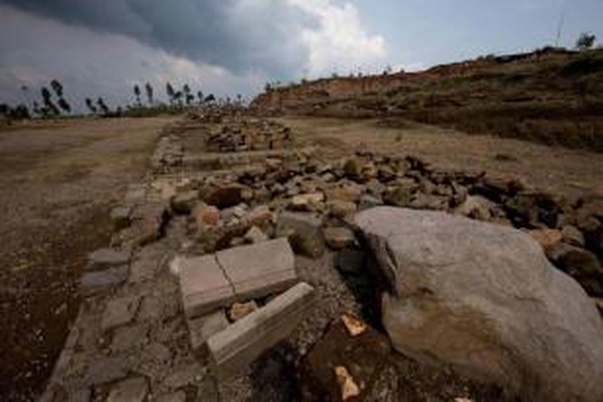 Tempat peribadatan di teras 3 Situs Liyangan, kaki Gunung Sindoro, Desa Purbosari, Ngadirejo, Temanggung, Jateng, Sabtu (22/11/2014). Dalam ekskavasi yang dilakukan BALAR Yogyakarta ditemukan reruntuhan rumah hunian yang diperkirakan berasal dari abad ke-6.