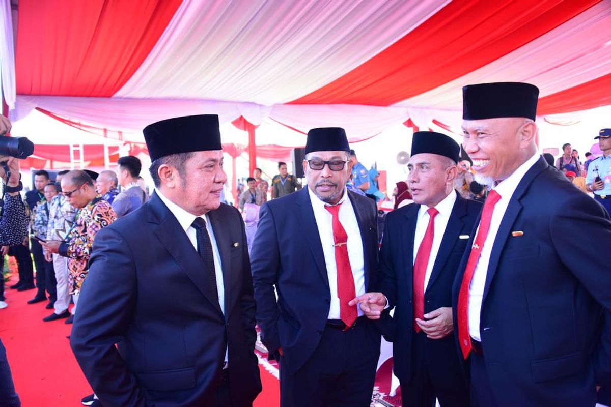 Gubernur Sumatera Selatan (Sumsel) Herman Deru saat menghadiri Pembukaan Pekan Nasional (Penas) Petani Nelayan XVI 2023 di Lapangan Udara (Lanud) Sutan Sjahrir, Padang, Sumatera Barat (Sumbar), Sabtu (10/6/2023).
