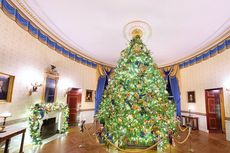 Dihiasi 62 Pohon, Intip Dekorasi Natal di Gedung Putih