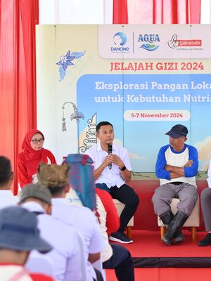 Wahyudi (tengah), Head of Innovation PT. Pandawa Agri Indonesia, sedang memberikan pemaparan dalam rangkaian acara Jelajah Gizi 2024 bersama Danone Indonesia di Desa Benelan Kidul, Kabupaten Banyuwangi, pada Rabu, (6/11/2024).