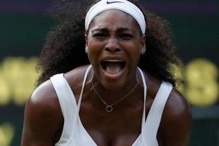 Petenis Amerika Serikat Serena Williams bereaksi saat bertanding melawan petenis Inggris Heather Watson dalam tunggal putri Wimbledon 2015 di All England Tennis Club di Wimbledon, London, 3 Juli 2015.