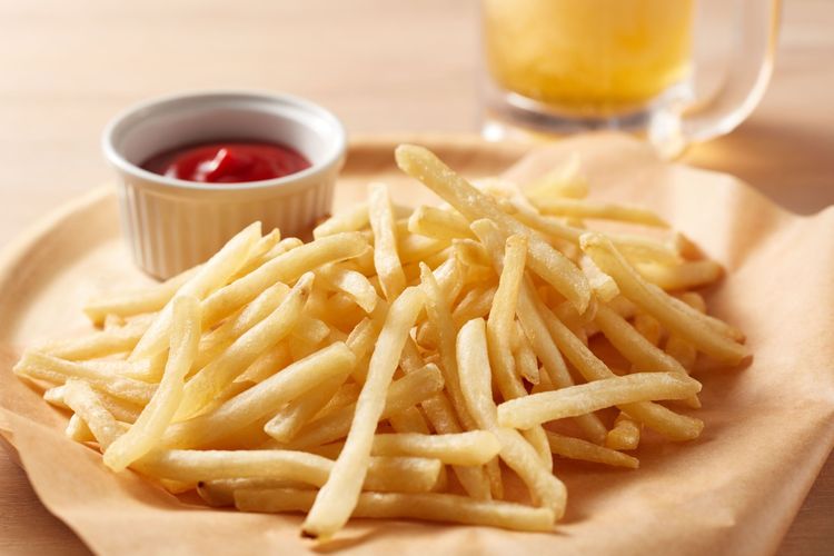 Teknik dua kali penggorengan diperlukan untuk menghasilkan kentang goreng renyah.