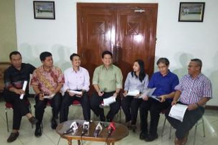 Konferensi pers Komisi Pemilihan Umum di Gedung KPU, Jakarta Pusat, Senin (4/8/2015).