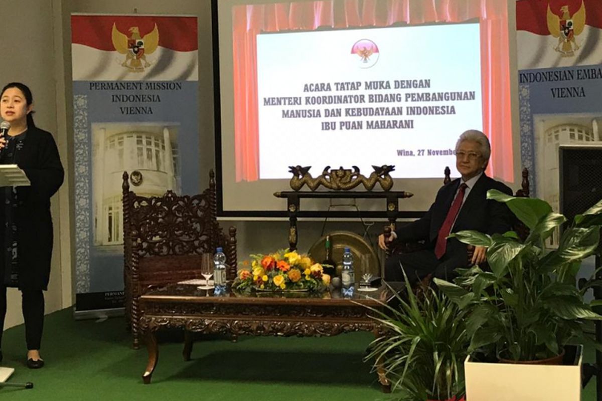 Menko PMK Puan Maharani dalam kesempatannya bertatap muka dengan para WNI di sela kunjungan kerjanya di Wina, Austria, Selasa, (27/11/2018)