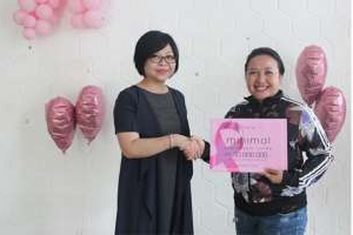 Penyerahan donasi Minimal kepada Love Pink.