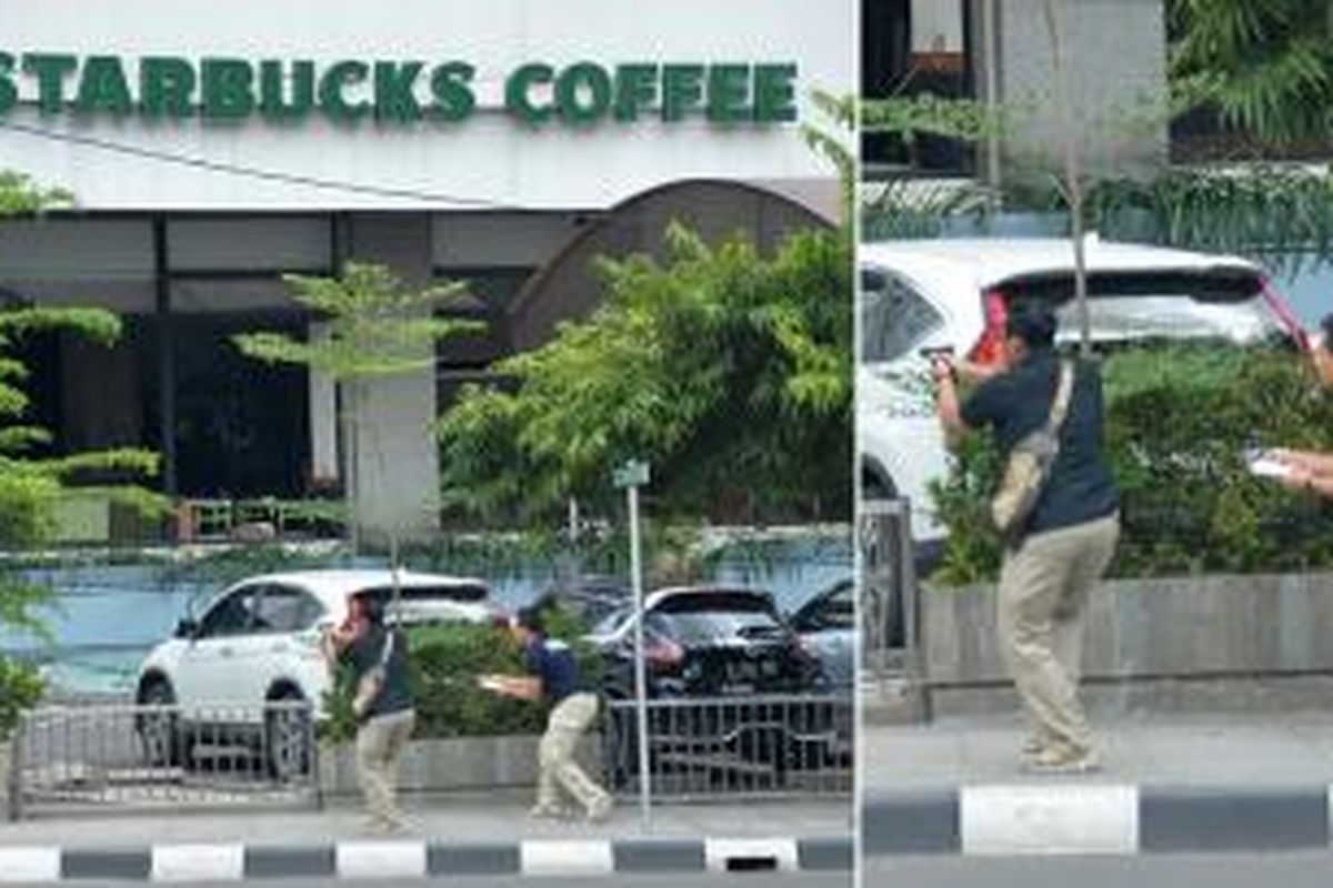 Polisi saat menghadapi pelaku teror bom di depan Sarinah, Thamrin, Jakarta Pusat, Kamis (14/1/2016).