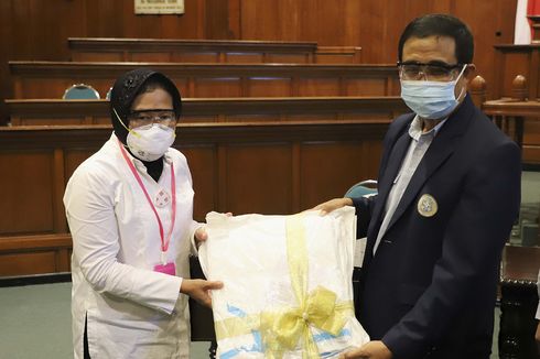 Risma Minta Bantuan Dokter Residen FK Unair Tangani Pasien Covid-19