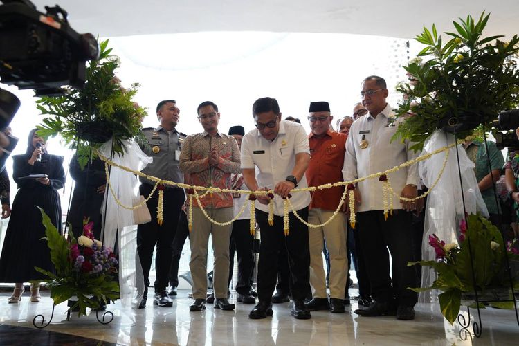 Immigration Lounge resmi buka di lantai tiga Mal Pesona Square, Depok, Jawa Barat pada Selasa (21/1/2025), dihadiri oleh  Pelaksana Tugas (Plt) Direktur Jenderal Imigrasi, Saffar M. Godam dan Kepala Kantor Imigrasi Depok, Irvan Triansyah. 