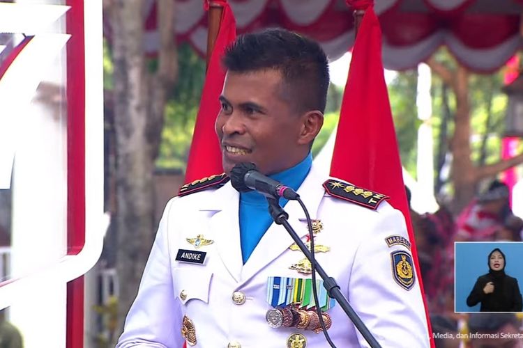 Kolonel Laut (P) Andike Sry Mutia diwawancarai mengenai kesannya saat menjadi Komandan Upacara Peringatan Detik-Detik Proklamasi Upacara Peringatan Detik-detik Proklamasi Kemerdekaan Republik Indonesia di Istana Medeka, Jakarta, Rabu (17/8/2022). 