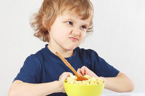 Ketahui Penyebab dan Cara Mengatasi Anak Picky Eater