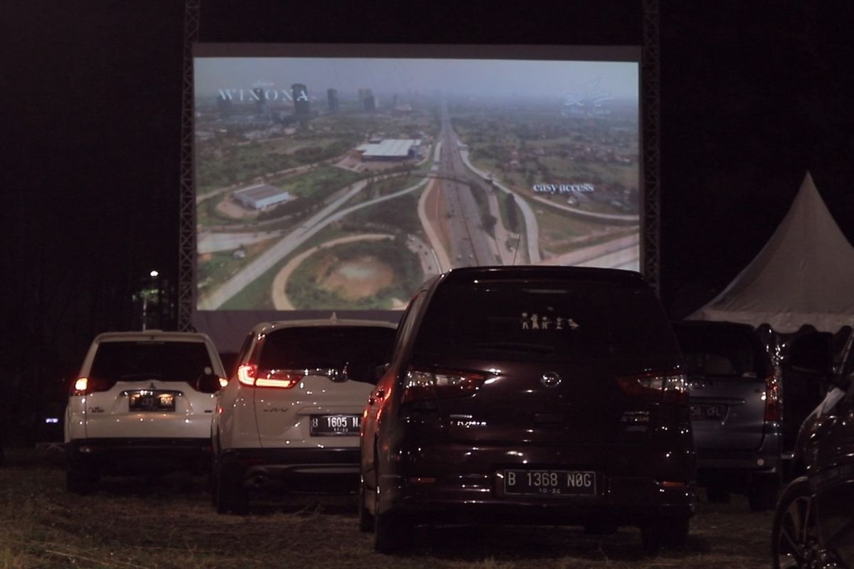 Menonton bioskop dari mobil di Mall Alam Sutera Kota Tangerang