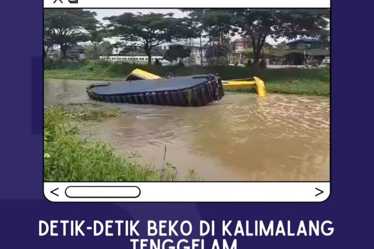 Satu unit backhoe yang terbalik saat sedang membersihkan eceng gondok di aliran Kalimalang, tepatnya di wilayah Tambun Selatan, Kabupaten Bekasi, Sabtu (12/11/2022) lalu. Tidak ada korban jiwa atau korban luka dalam peristiwa tersebut. 